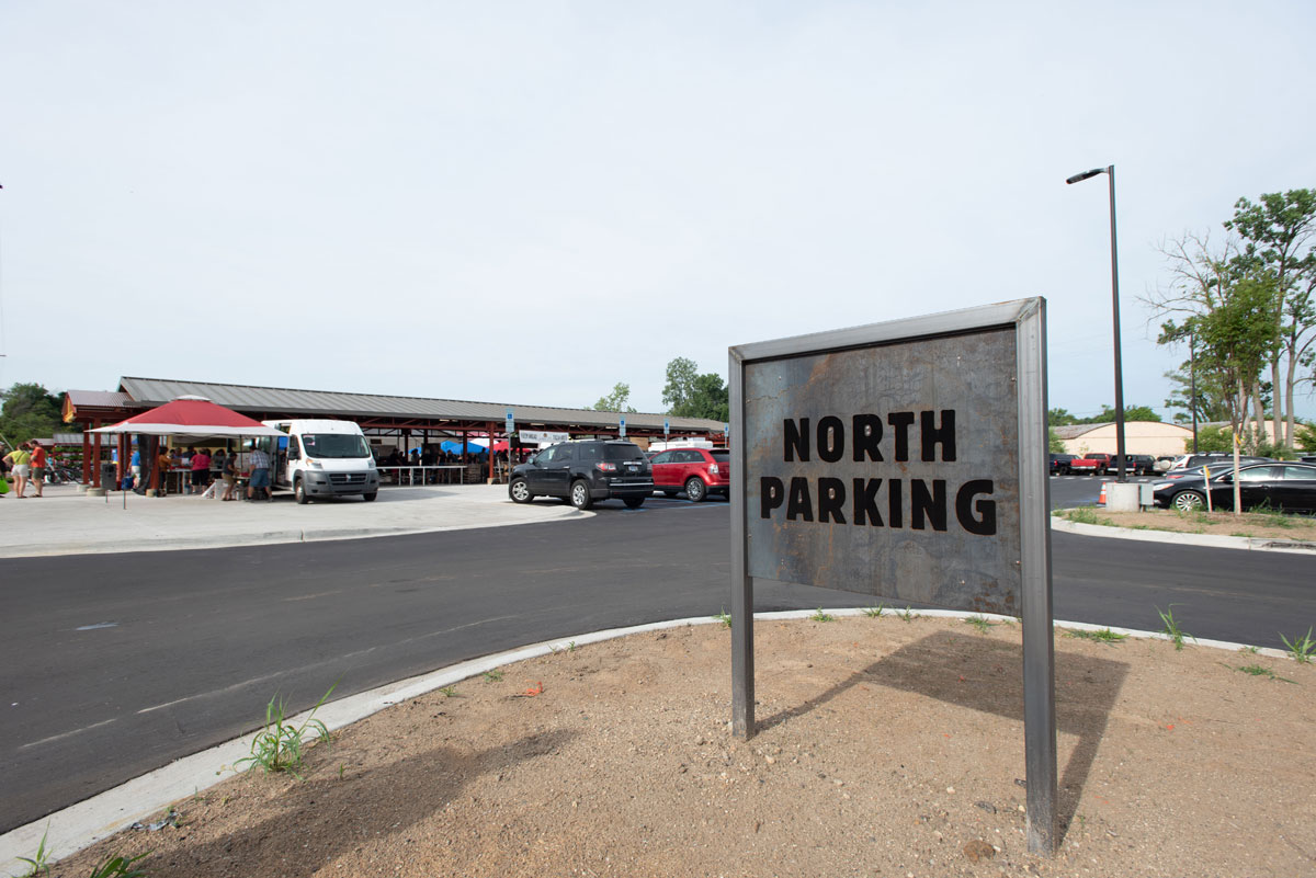 photo of farmers' market parking lot sign